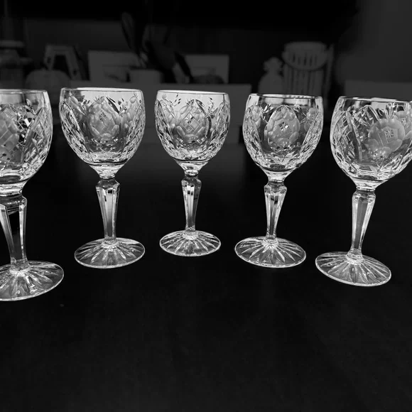 Vintage Crystal Decanter Set with 5 Cordial Glasses - Picture 8 of 10